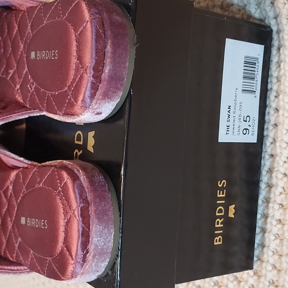 Birdies The Swan Jeweled Raspberry Velvet Mule - Picture 11 of 15